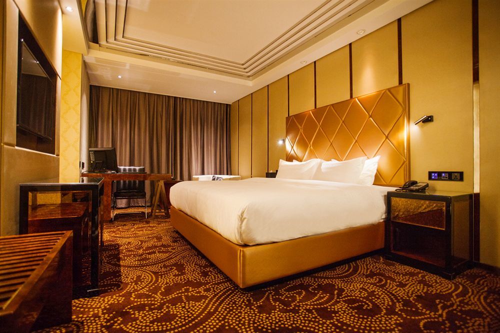 Voco Nanjing Oriental Pearl Hotel Екстериор снимка